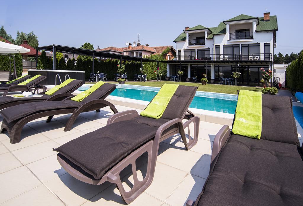 Guest House Panorama Aqualux With Free Parking Novi Sad Exterior photo