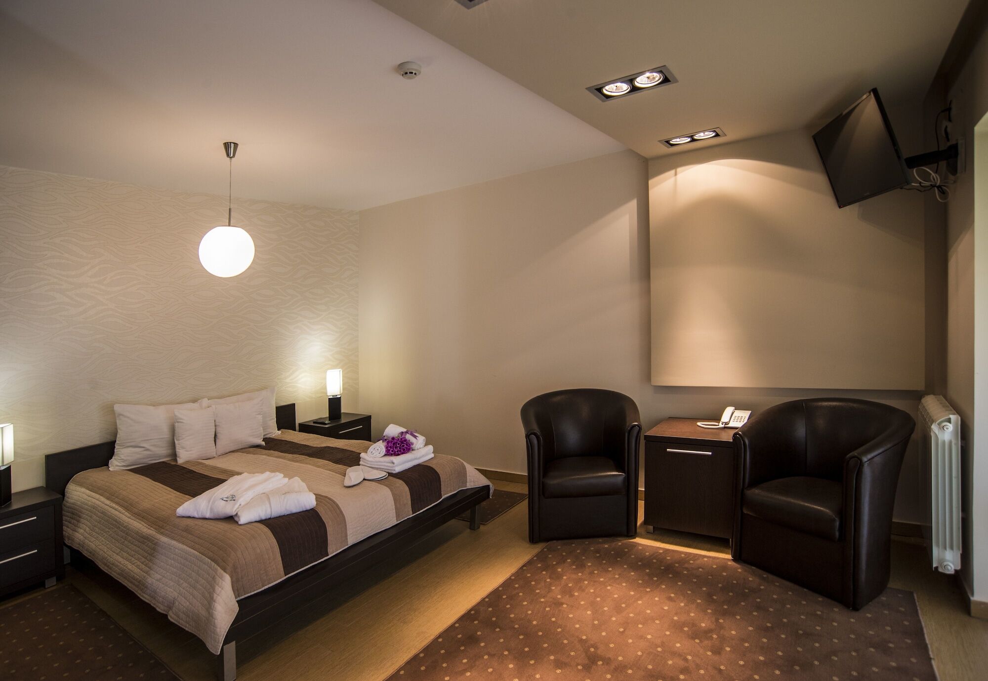 Guest House Panorama Aqualux With Free Parking Novi Sad Exterior photo