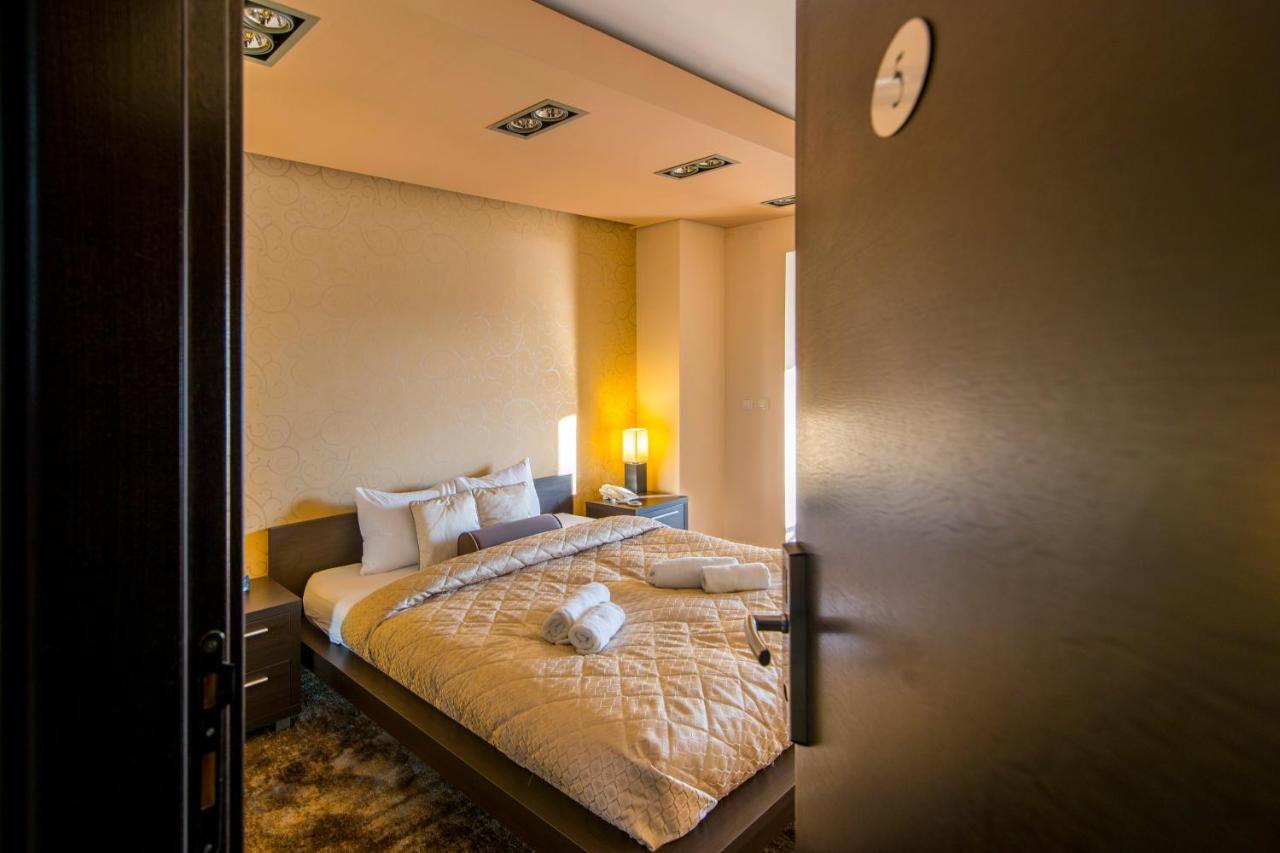 Guest House Panorama Aqualux With Free Parking Novi Sad Exterior photo